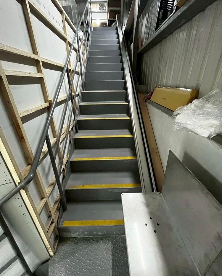 Straight-Track-Straight-Cargo lift-1Fto2F (2)